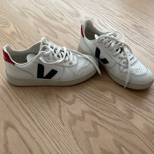 Veja v10 sneakers. Size EUR 37/US 6